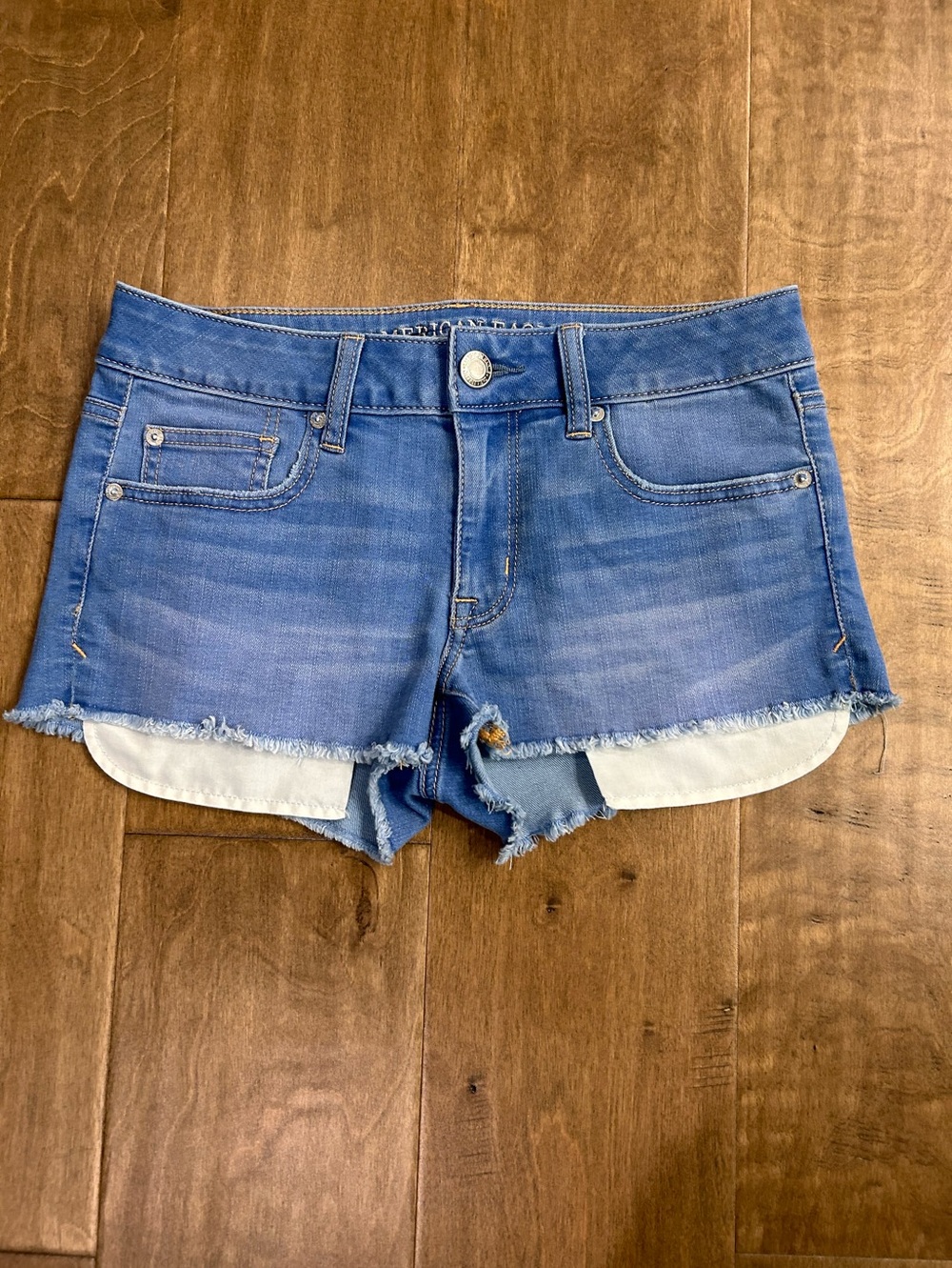 American Eagle Blue Denim low rise Cutoff shortie exposed pockets Shorts 6